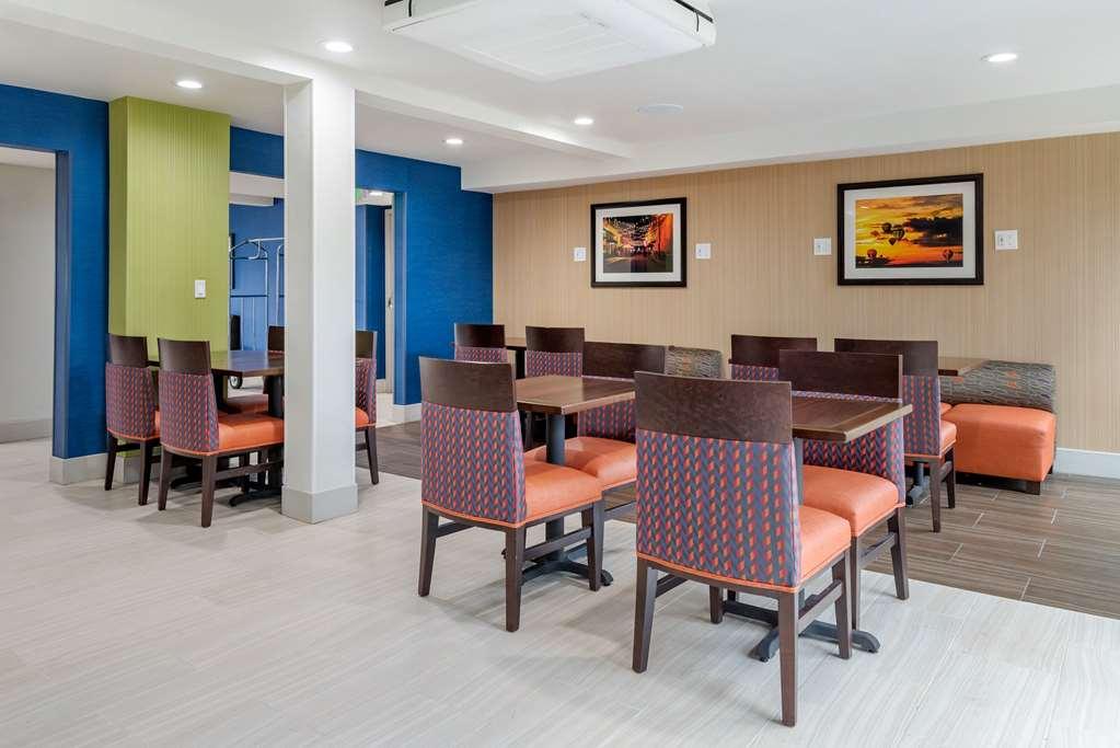 Comfort Inn & Suites Tigard Near Washington Square Restaurang bild